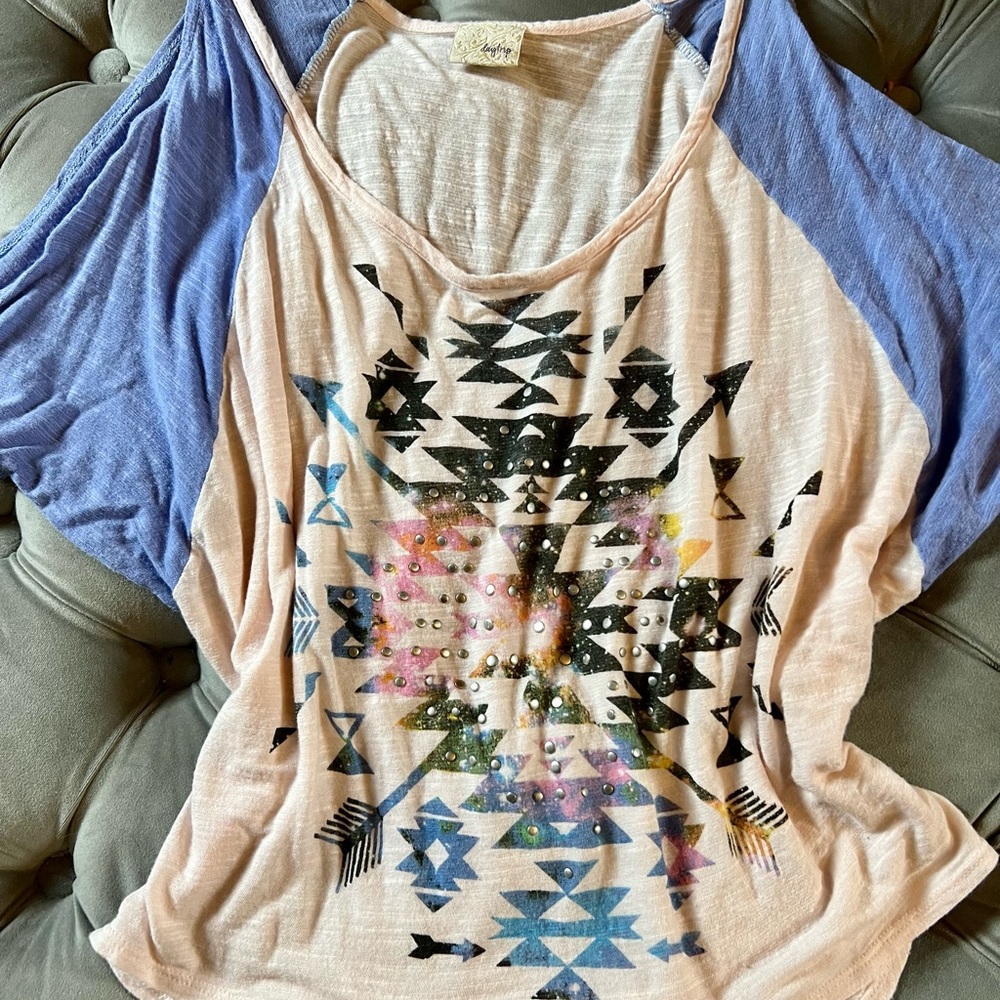 Daytrip✨Cold Shoulder Tee